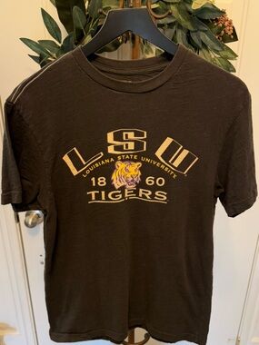 Colosseum Athletics LSU Tigers Collegiate Graphic Tee T Shirt SS M